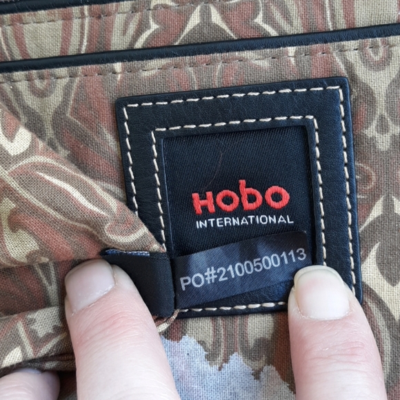 Hobo International Leather Adjustable Chain Bag. - Picture 5 of 8